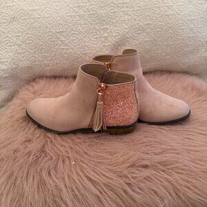Darling Steve Madden Sparkly girls pink booties I Size 3